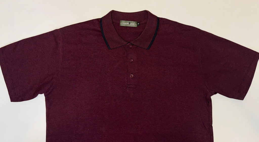 Bordeauxrode polo met subtiel patroon