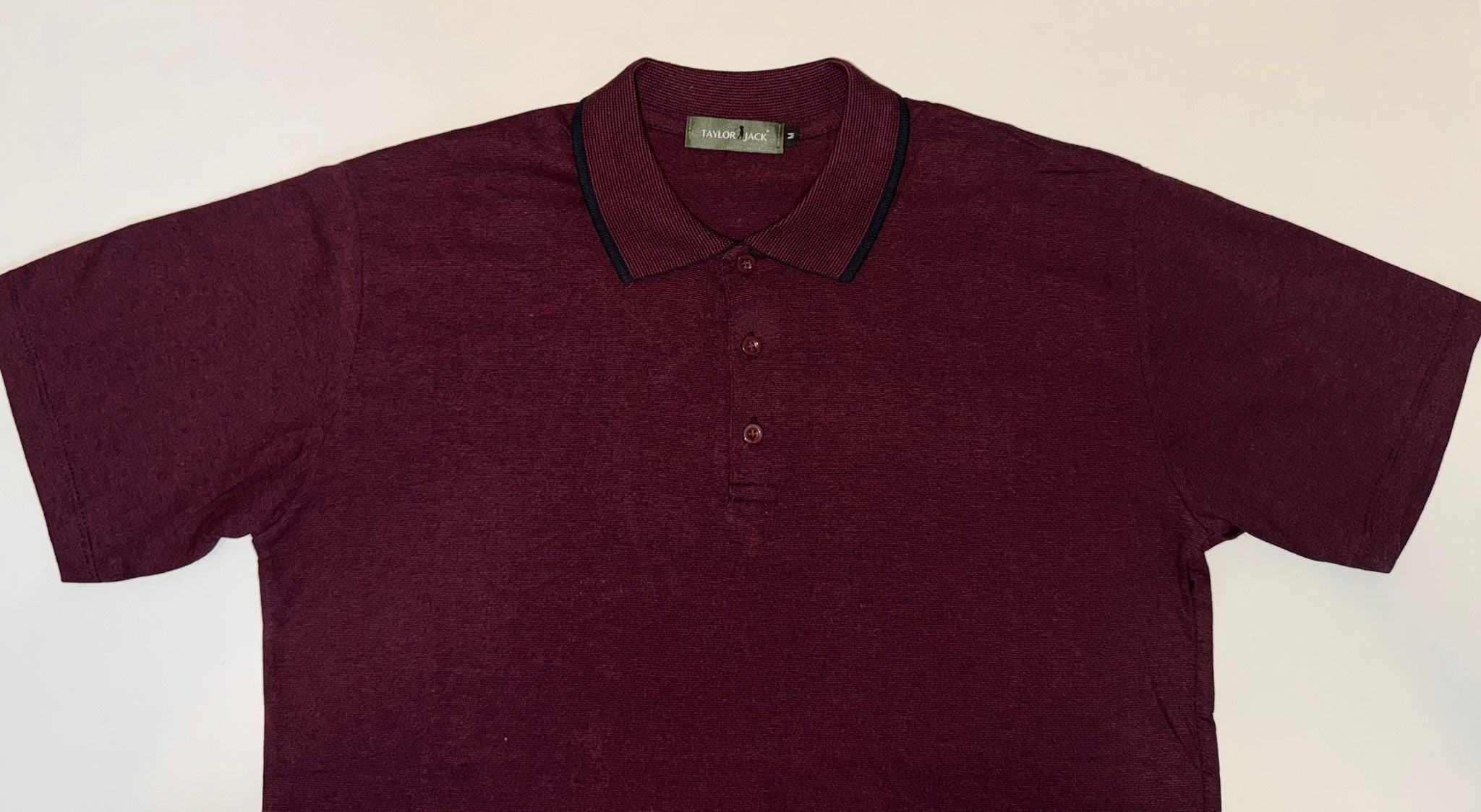Bordeauxrode polo met subtiel patroon